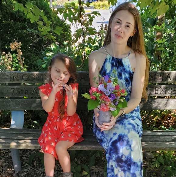 So happy you're here β€οΈ A little about me & my closet - Picture 3 of 8